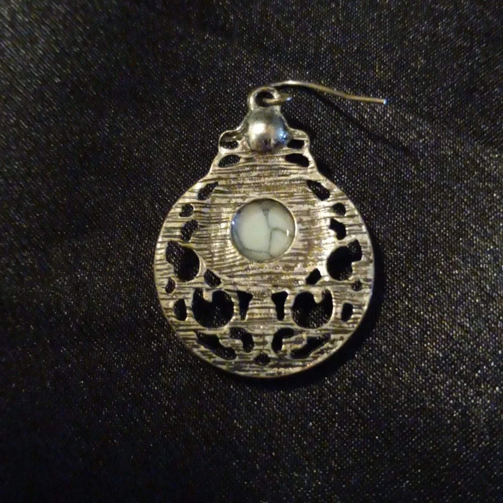 Howlite earrings - Picture 3 of 4